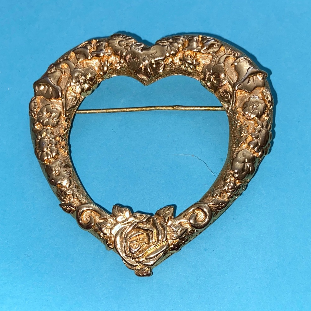 Vintage JJ Gold Tone Large Heart-Shaped Broach